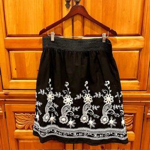 Studio West Apparel Black Embroidered Skirt - Blk/Crm - Size L
